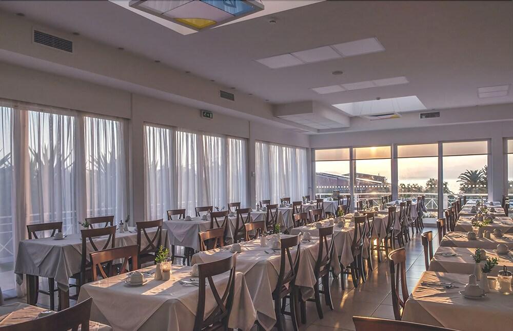 Hotel Delfinia