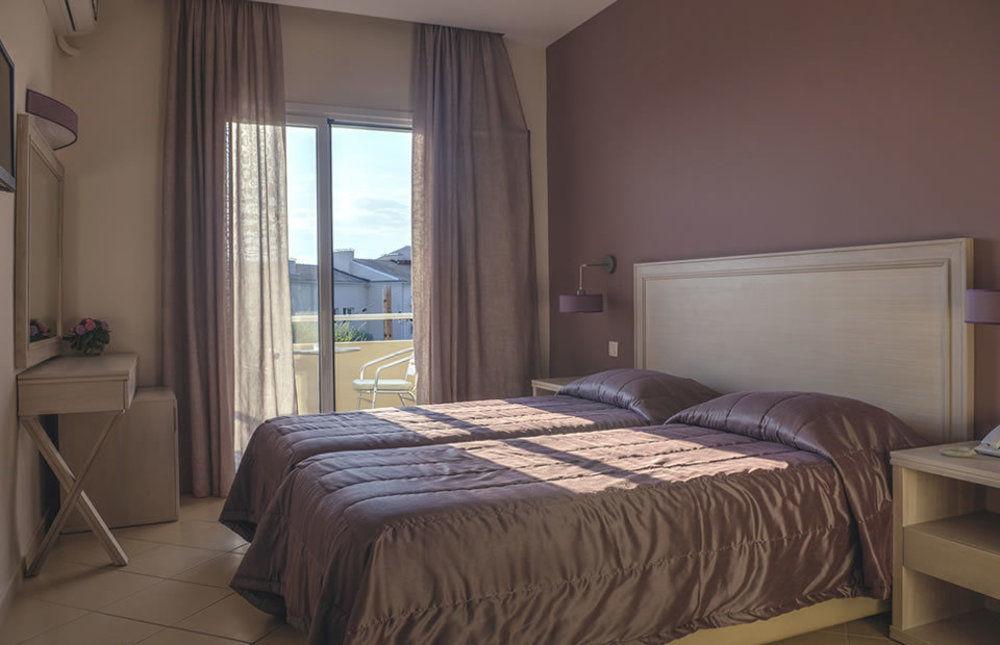 Delfinia 4* Moraḯtika